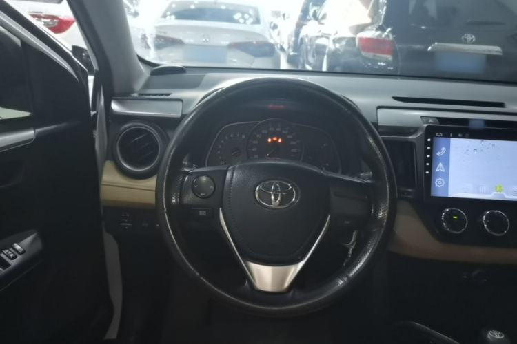Used Toyota RAV4 2016 2.0L CVT Two-Wheel Drive Urban Edition China V Standard Steering Wheel