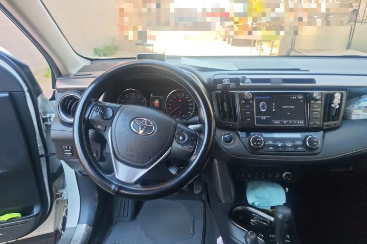 Used Toyota RAV4 2016 2.5L Automatic 4x4 Elite Edition Steering Wheel