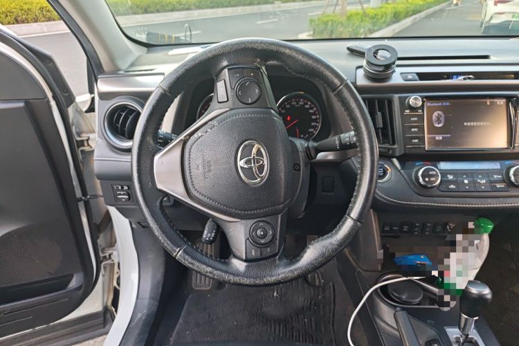 Used Toyota RAV4 2016 2.5L Automatic 4x4 Elite Edition Steering Wheel