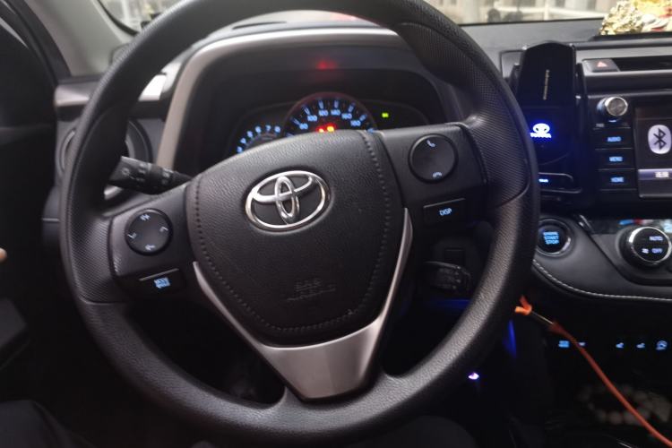 Used Toyota RAV4 2016 2.0L CVT Two-Wheel Drive Comfort Edition China V Standard Steering Wheel