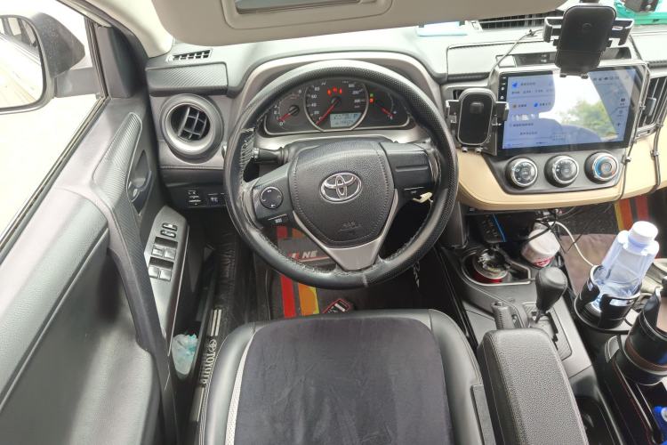 Used Toyota RAV4 2016 2.0L CVT Two-Wheel Drive Urban Edition China V Standard Steering Wheel