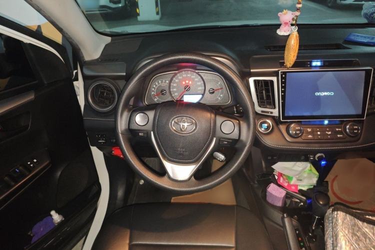 Used Toyota RAV4 2016 2.0L CVT Two-Wheel Drive Fashion Edition China V Standard Steering Wheel