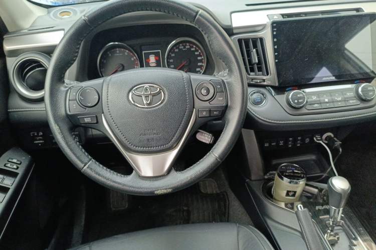 Used Toyota RAV4 2016 2.5L Automatic 4x4 Prestige Edition Steering Wheel