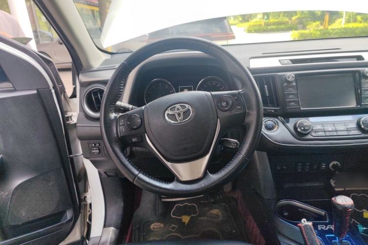 Used Toyota RAV4 2016 2.0L CVT Two-Wheel Drive Smart Edition China V Standard Steering Wheel