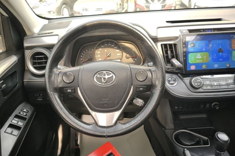 Used Toyota RAV4 2016 2.0L CVT Two-Wheel Drive Fashion Edition China V Standard Steering Wheel