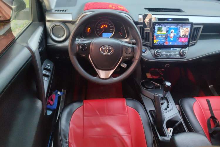 Used Toyota RAV4 2016 2.0L CVT Two-Wheel Drive Fashion Edition China V Standard Steering Wheel