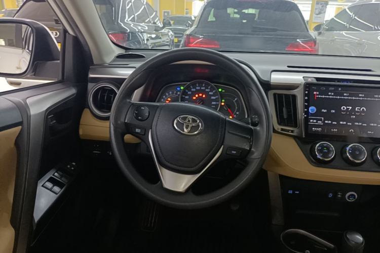 Used Toyota RAV4 2016 2.0L CVT Two-Wheel Drive Urban Edition China V Standard Steering Wheel