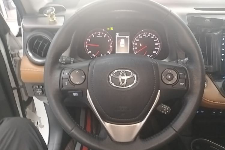 Used Toyota RAV4 2016 2.0L CVT Two-Wheel Drive Smart Edition China V Standard Steering Wheel