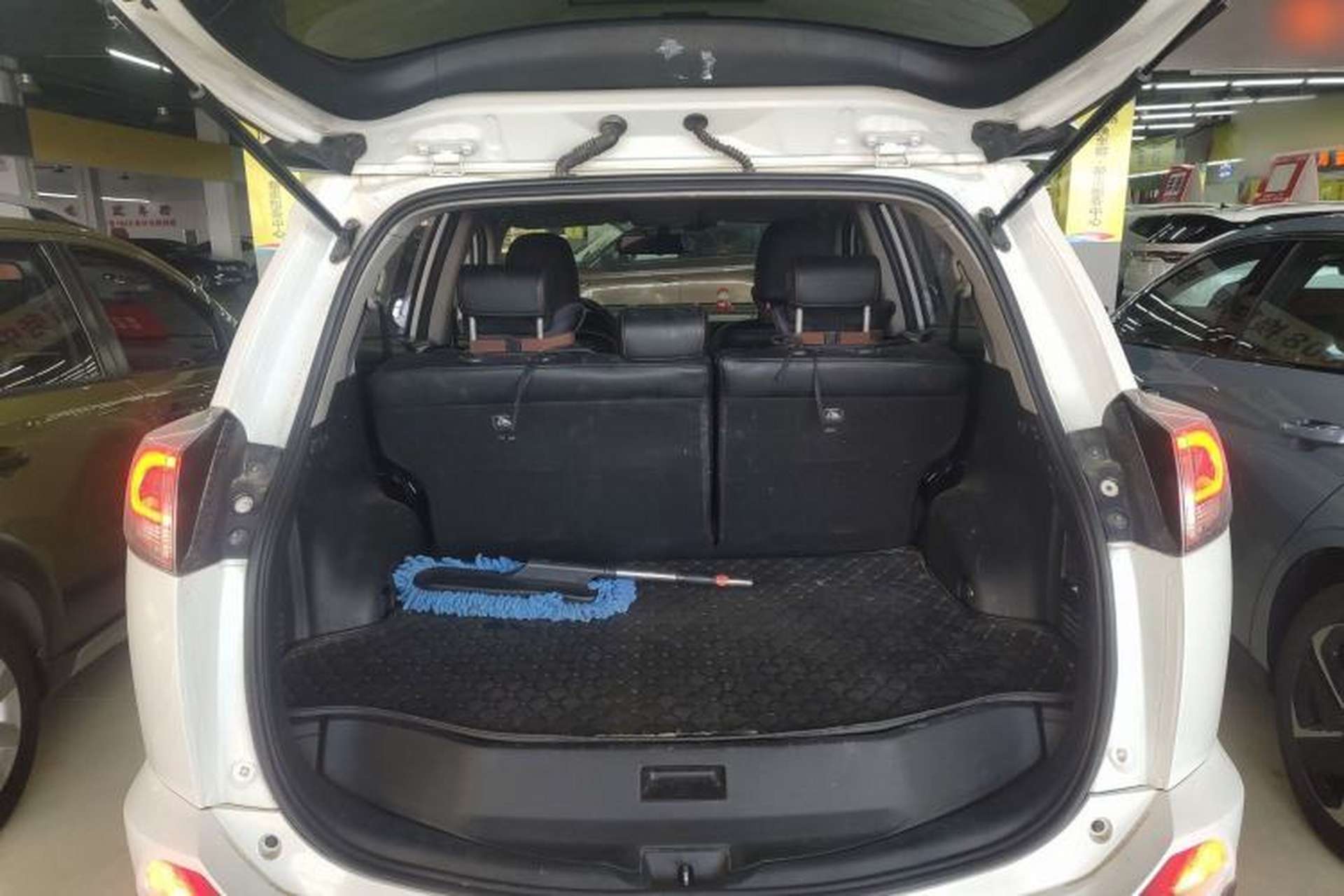 Used Toyota RAV4 2016 2.0L CVT Two-Wheel Drive Comfort Edition China V Standard Trunk