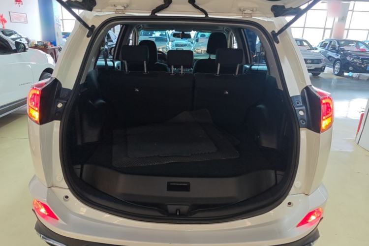 Used Toyota RAV4 2016 2.0L CVT Two-Wheel Drive Fashion Edition China V Standard Trunk
