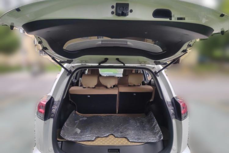 Used Toyota RAV4 2016 2.0L CVT Two-Wheel Drive Fashion Edition China V Standard Trunk