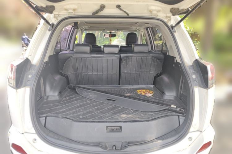 Used Toyota RAV4 2016 2.5L Automatic 4x4 Elite Edition Trunk