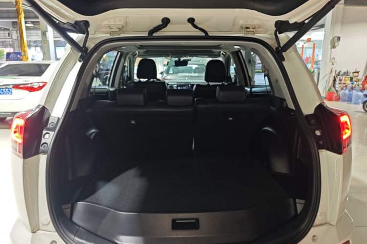 Used Toyota RAV4 2016 2.5L Automatic 4x4 Elite Edition Trunk