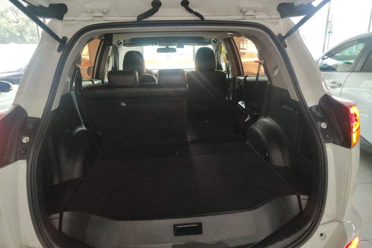 Used Toyota RAV4 2016 2.0L CVT Two-Wheel Drive Comfort Edition China V Standard Trunk