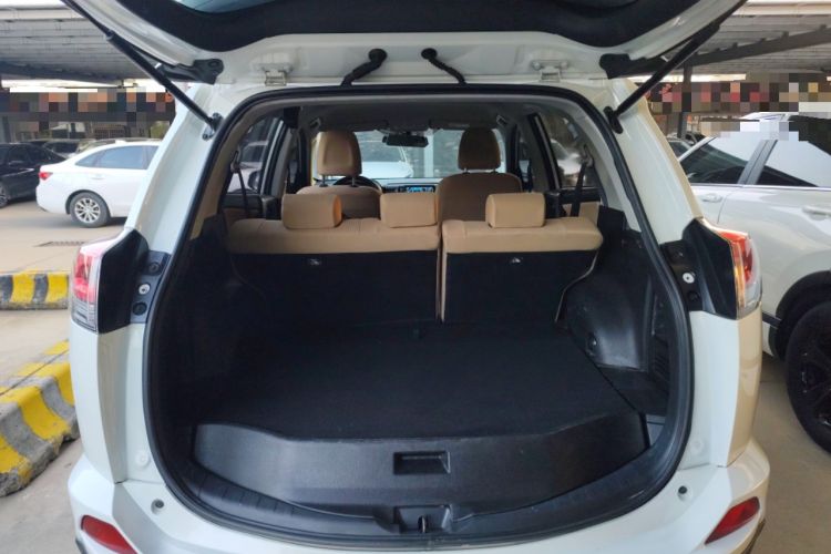 Used Toyota RAV4 2016 2.0L CVT Two-Wheel Drive Urban Edition China V Standard Trunk