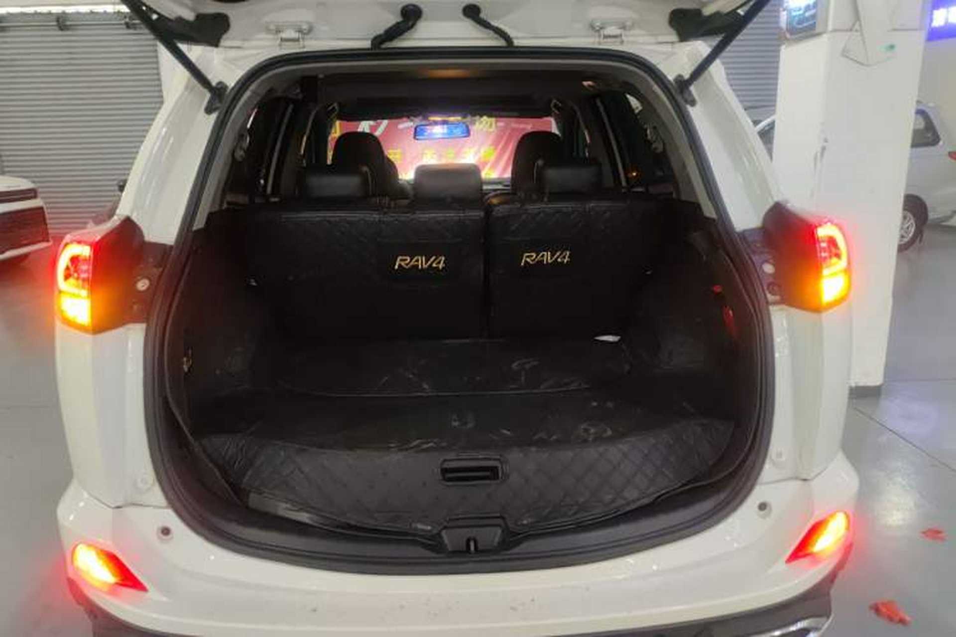 Used Toyota RAV4 2016 2.0L CVT Two-Wheel Drive Fashion Edition China V Standard Trunk