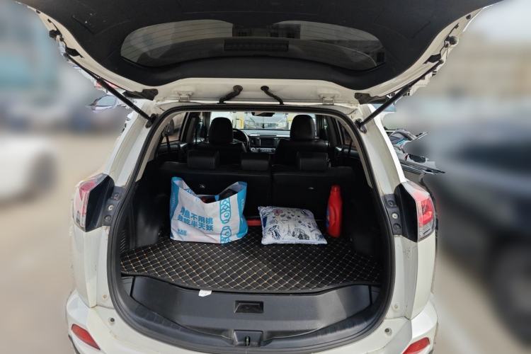 Used Toyota RAV4 2016 2.0L CVT 4x4 New Edition China V Standard Trunk