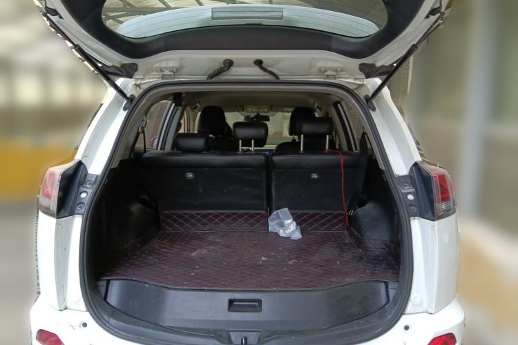 Used Toyota RAV4 2016 2.0L CVT Two-Wheel Drive Urban Edition China V Standard Trunk
