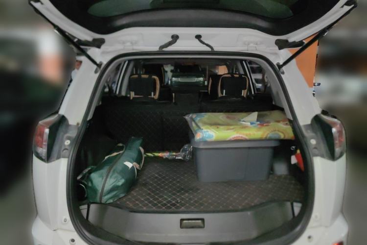 Used Toyota RAV4 2016 2.0L CVT Two-Wheel Drive Fashion Edition China V Standard Trunk