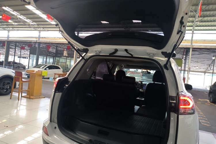 Used Toyota RAV4 2016 2.0L CVT Two-Wheel Drive Fashion Edition China V Standard Trunk
