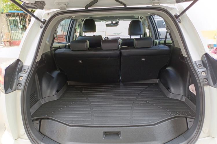 Used Toyota RAV4 2016 2.0L CVT Two-Wheel Drive Smart Edition China V Standard Trunk