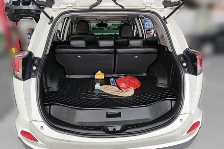 Used Toyota RAV4 2016 2.5L Automatic 4x4 Elite Edition Trunk