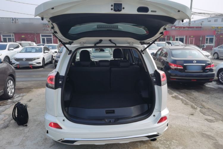 Used Toyota RAV4 2016 2.0L CVT Two-Wheel Drive Comfort Edition China V Standard Trunk