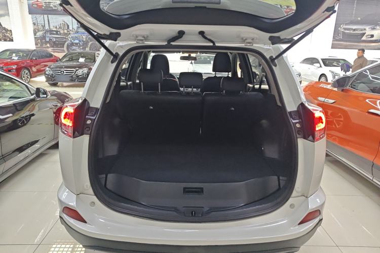 Used Toyota RAV4 2016 2.0L CVT Two-Wheel Drive Fashion Edition China V Standard Trunk