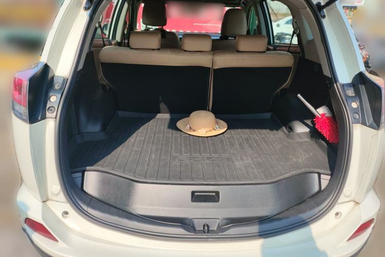Used Toyota RAV4 2016 2.0L CVT Two-Wheel Drive Fashion Edition China V Standard Trunk