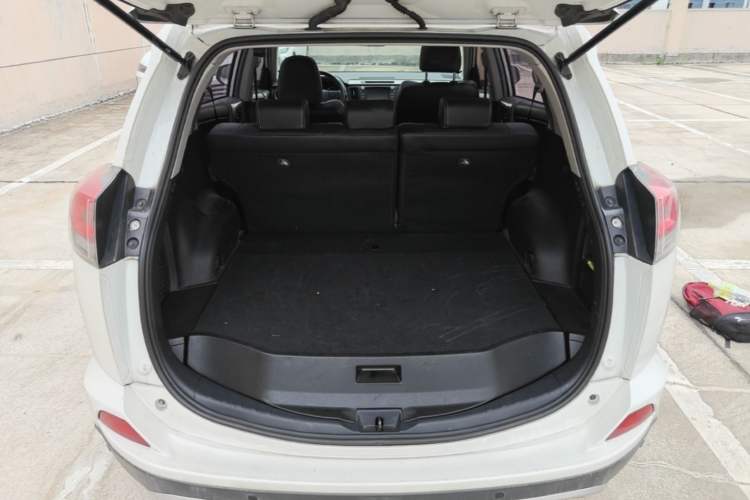 Used Toyota RAV4 2016 2.0L CVT Two-Wheel Drive Smart Edition China V Standard Trunk
