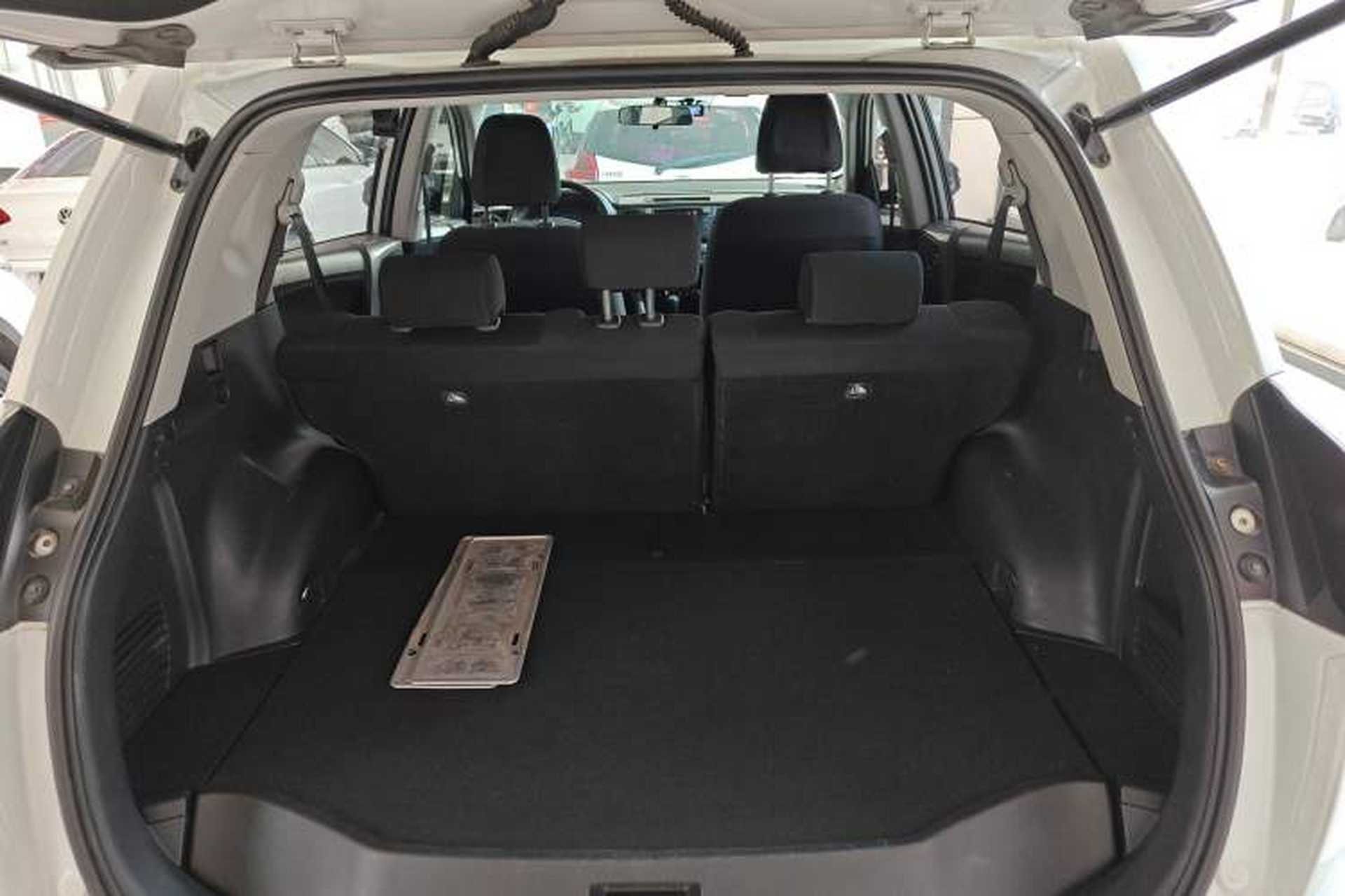 Used Toyota RAV4 2016 2.0L CVT Two-Wheel Drive Comfort Edition China V Standard Trunk