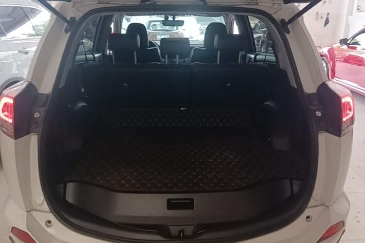 Used Toyota RAV4 2016 2.0L CVT Two-Wheel Drive Smart Edition China V Standard Trunk
