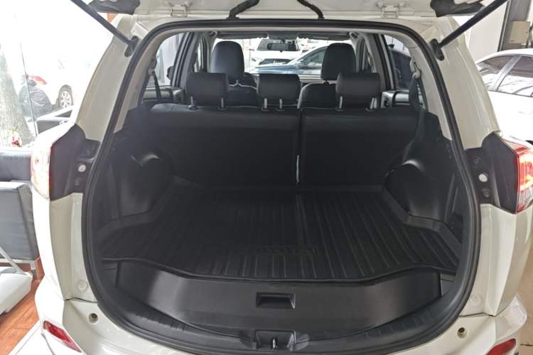 Used Toyota RAV4 2016 2.0L CVT Two-Wheel Drive Fashion Edition China V Standard Trunk