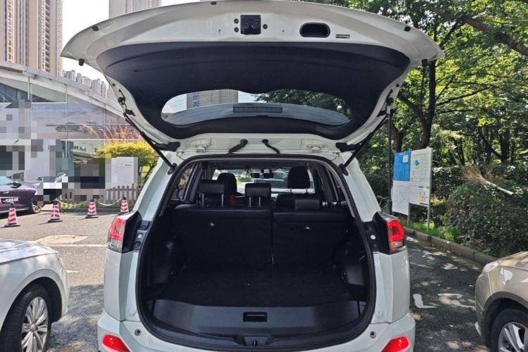 Used Toyota RAV4 2016 2.0L CVT Two-Wheel Drive Smart Edition China V Standard Trunk