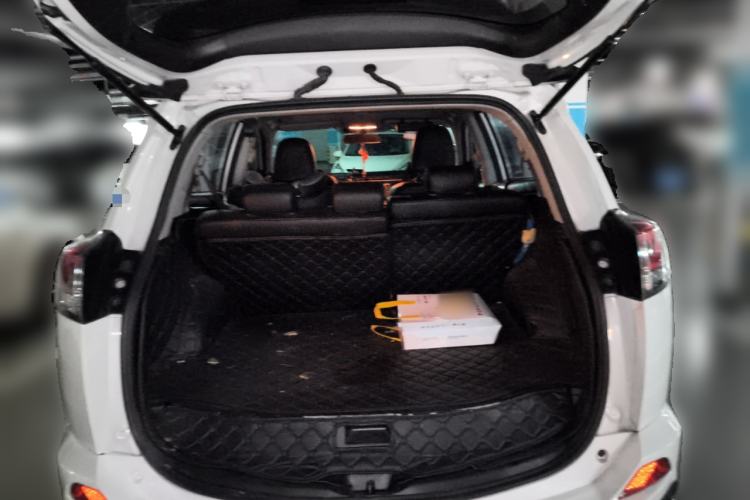 Used Toyota RAV4 2016 2.0L CVT Two-Wheel Drive Fashion Edition China V Standard Trunk