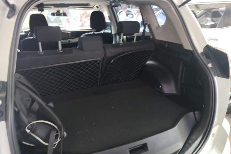 Used Toyota RAV4 2016 2.0L CVT Two-Wheel Drive Fashion Edition China V Standard Trunk