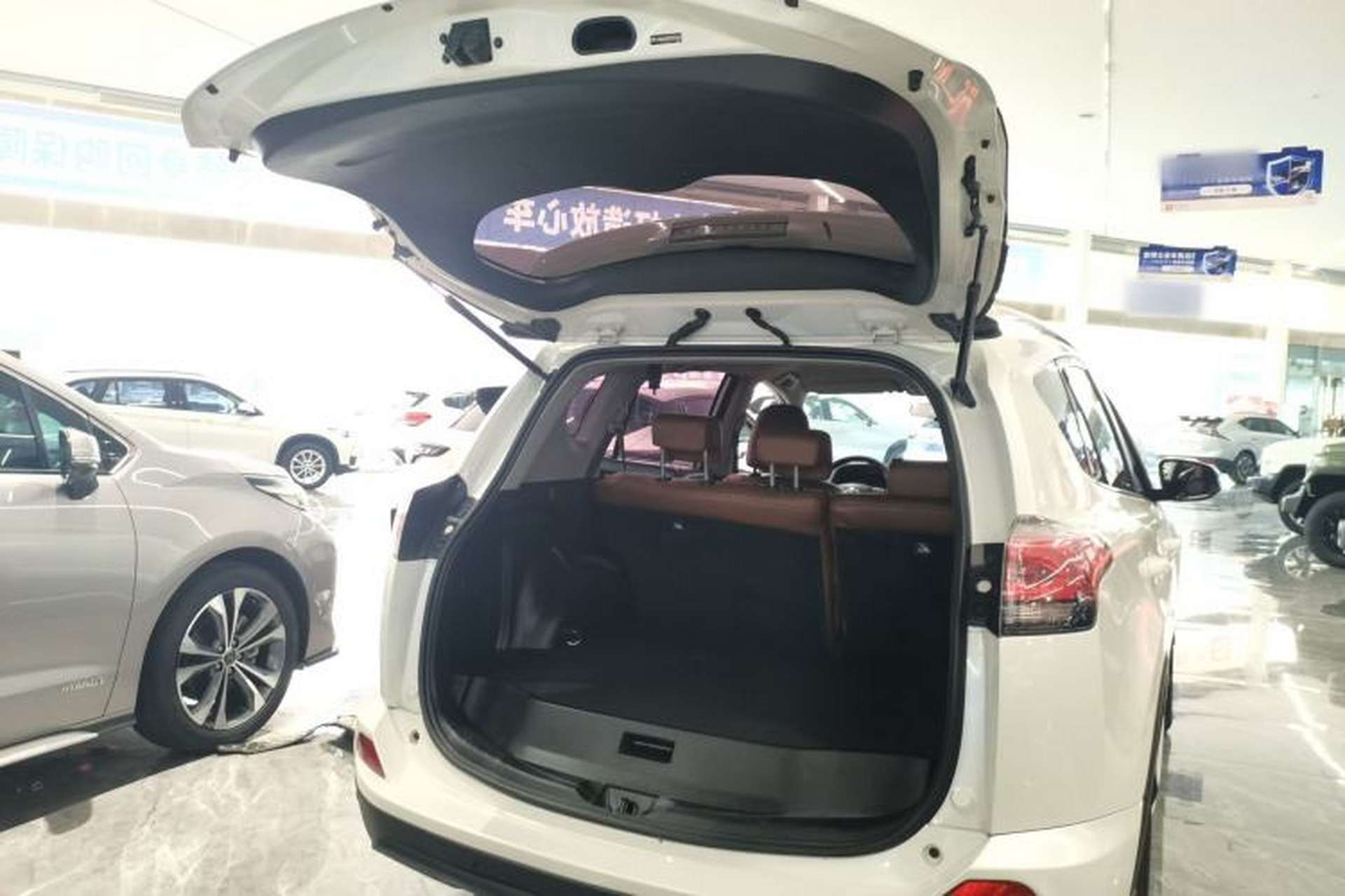 Used Toyota RAV4 2016 2.0L CVT Two-Wheel Drive Urban Edition China V Standard Trunk