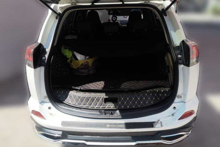 Used Toyota RAV4 2016 2.0L CVT Two-Wheel Drive Fashion Edition China V Standard Trunk