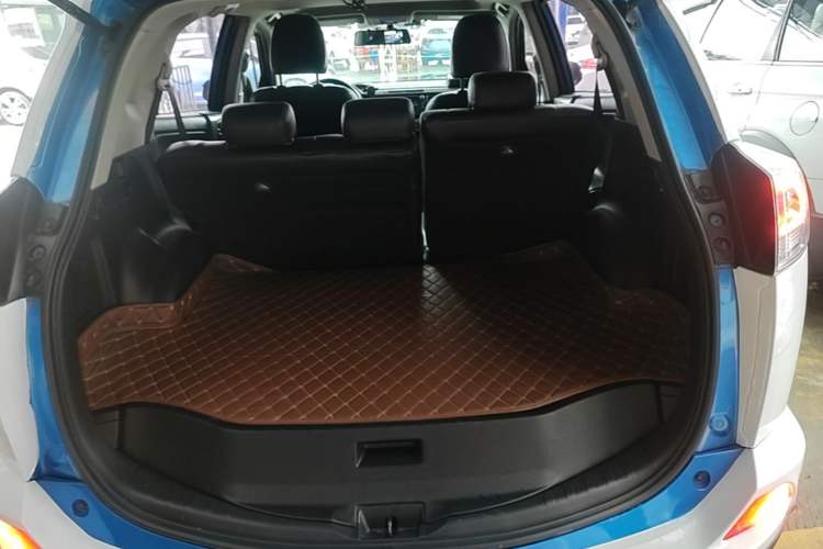 Used Toyota RAV4 2016 2.0L CVT Two-Wheel Drive Fashion Edition China V Standard Trunk