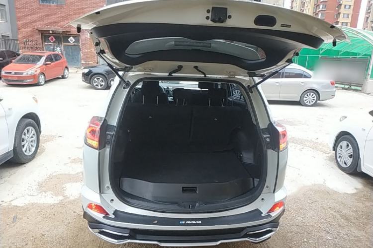 Used Toyota RAV4 2016 2.0L CVT Two-Wheel Drive Fashion Edition China V Standard Trunk