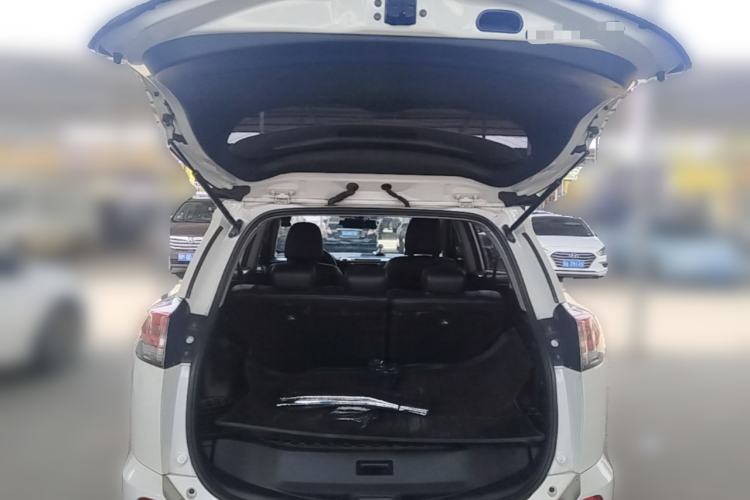 Used Toyota RAV4 2016 2.0L CVT Two-Wheel Drive Fashion Edition China V Standard Trunk