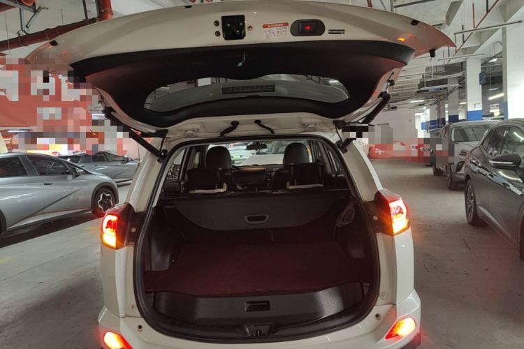 Used Toyota RAV4 2016 2.0L CVT Two-Wheel Drive Fashion Edition China V Standard Trunk