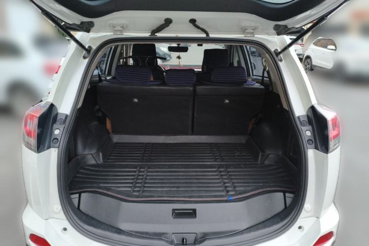 Used Toyota RAV4 2016 2.5L Automatic 4x4 Elite Edition Trunk