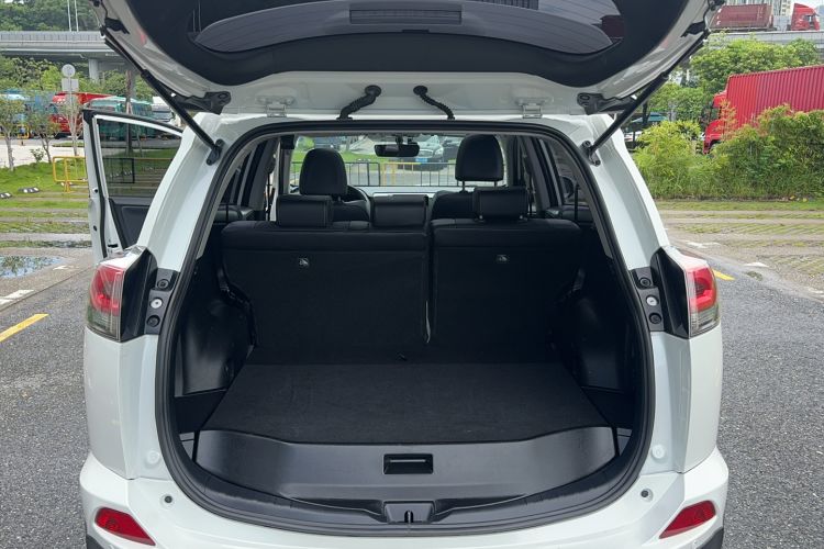 Used Toyota RAV4 2016 2.5L Automatic 4x4 Elite Edition Trunk