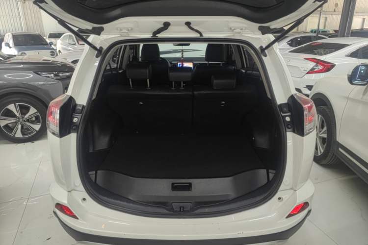 Used Toyota RAV4 2016 2.0L CVT Two-Wheel Drive Smart Edition China V Standard Trunk