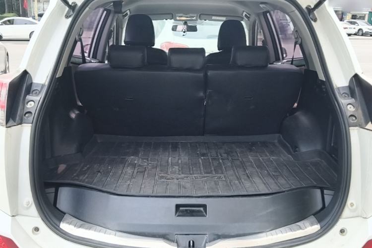 Used Toyota RAV4 2016 2.0L CVT Two-Wheel Drive Urban Edition China V Standard Trunk