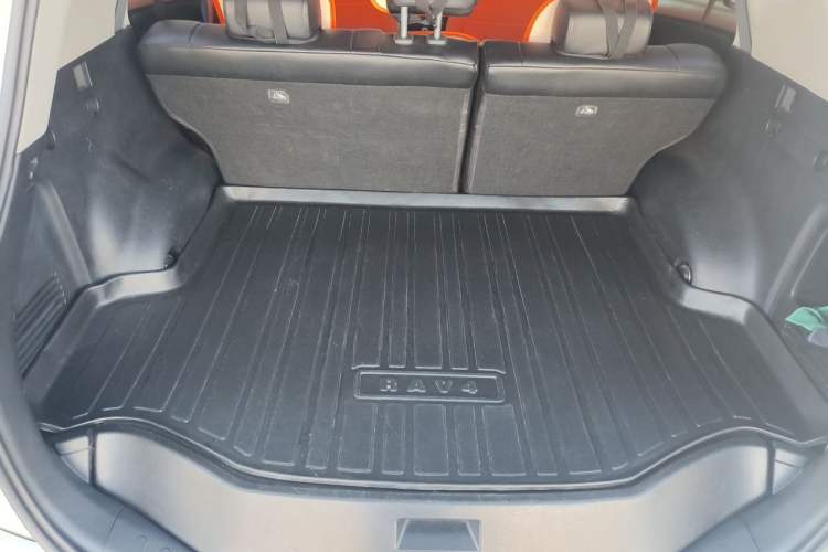 Used Toyota RAV4 2016 2.0L CVT Two-Wheel Drive Fashion Edition China V Standard Trunk