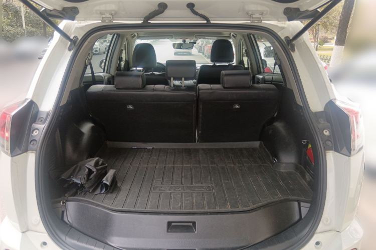 Used Toyota RAV4 2016 2.5L Automatic 4x4 Elite Edition Trunk