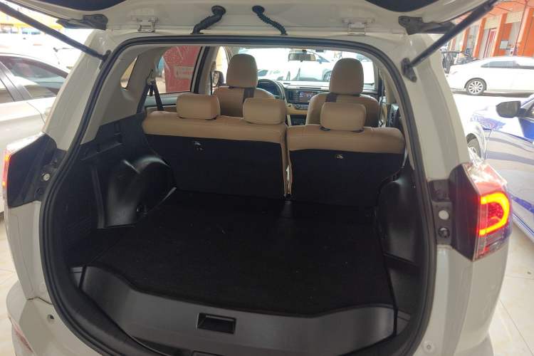 Used Toyota RAV4 2016 2.0L CVT Two-Wheel Drive Fashion Edition China V Standard Trunk