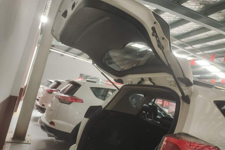Used Toyota RAV4 2016 2.5L Automatic 4x4 Elite Edition Trunk